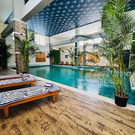 Golden Retreat Otel Baharampur Dış mekan fotoğraf