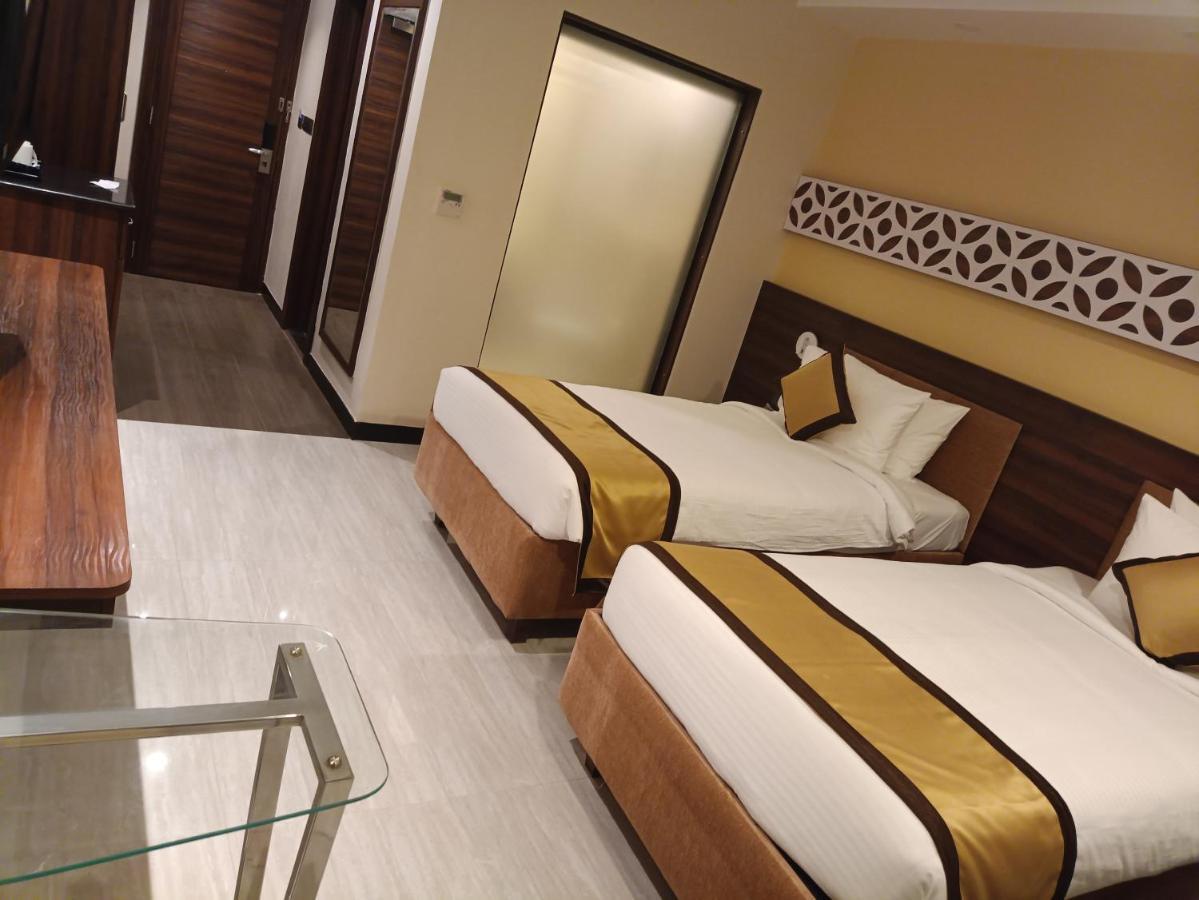 Golden Retreat Otel Baharampur Dış mekan fotoğraf