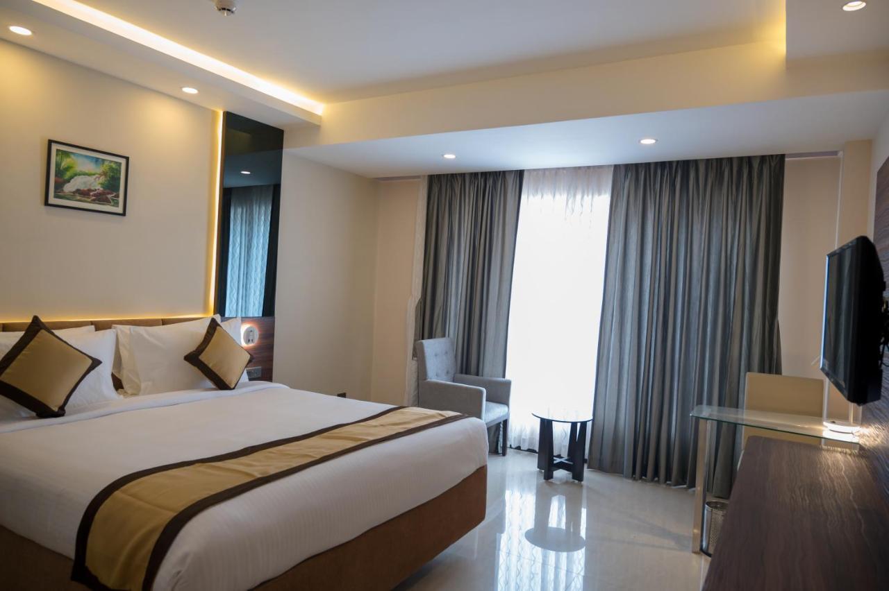 Golden Retreat Otel Baharampur Dış mekan fotoğraf