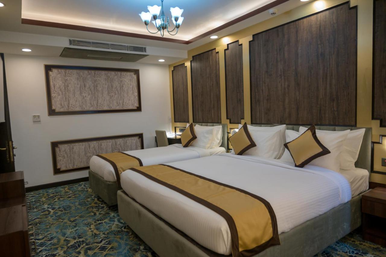 Golden Retreat Otel Baharampur Dış mekan fotoğraf