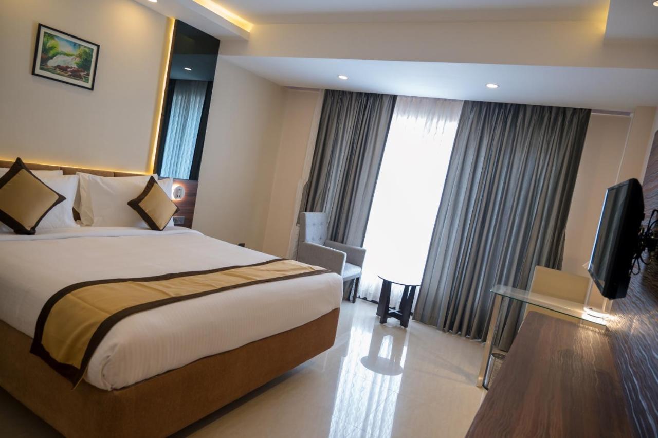 Golden Retreat Otel Baharampur Dış mekan fotoğraf