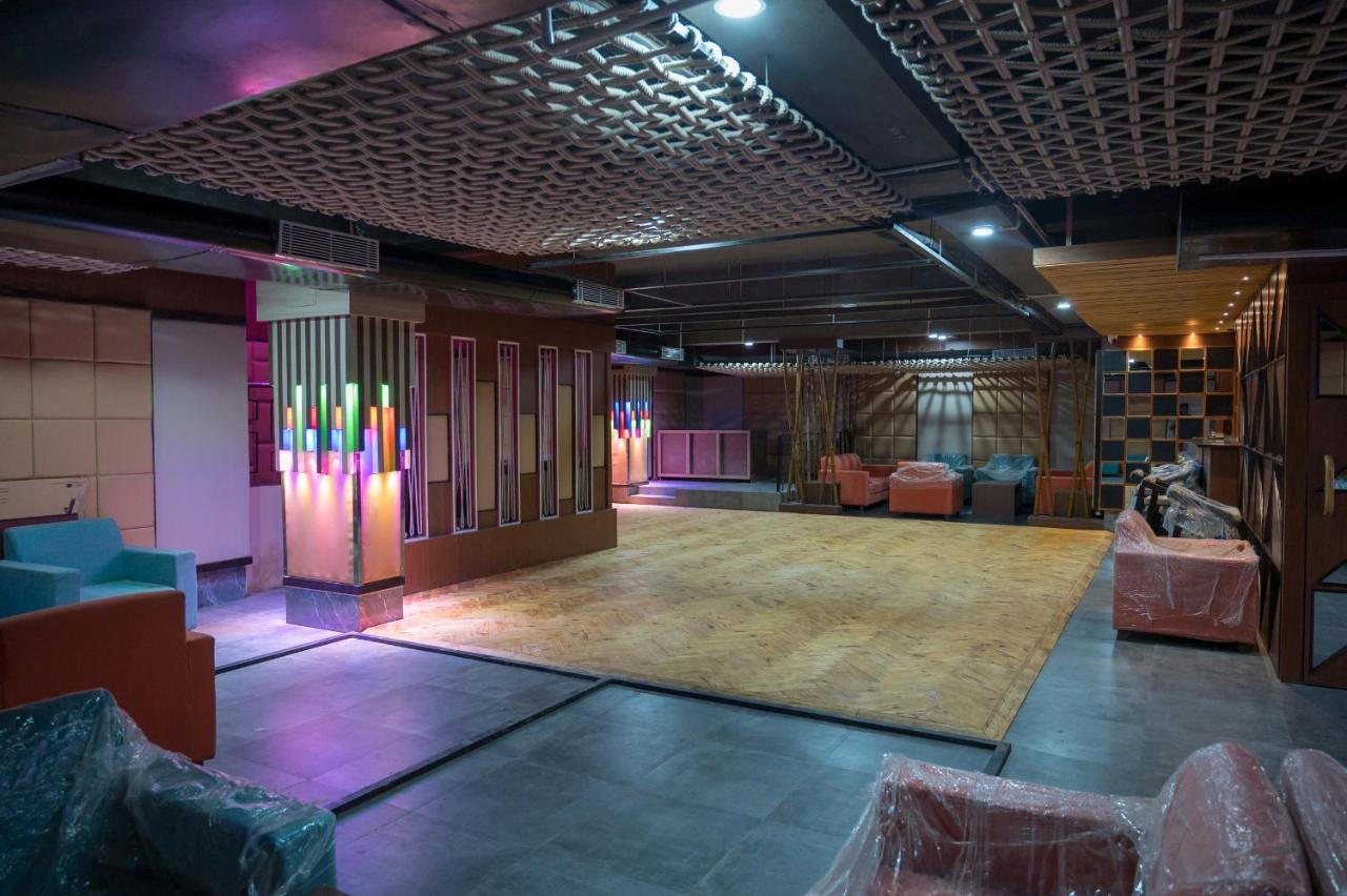Golden Retreat Otel Baharampur Dış mekan fotoğraf