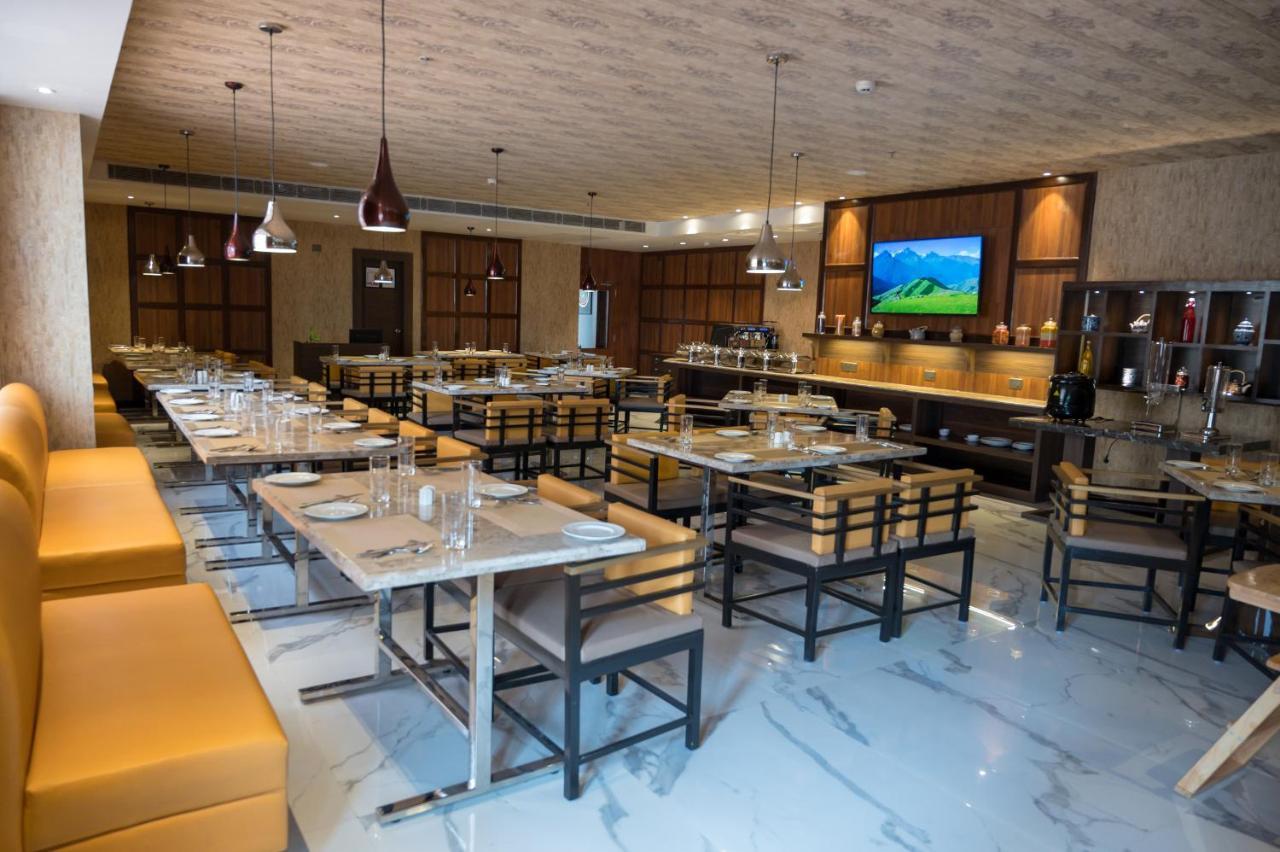 Golden Retreat Otel Baharampur Dış mekan fotoğraf
