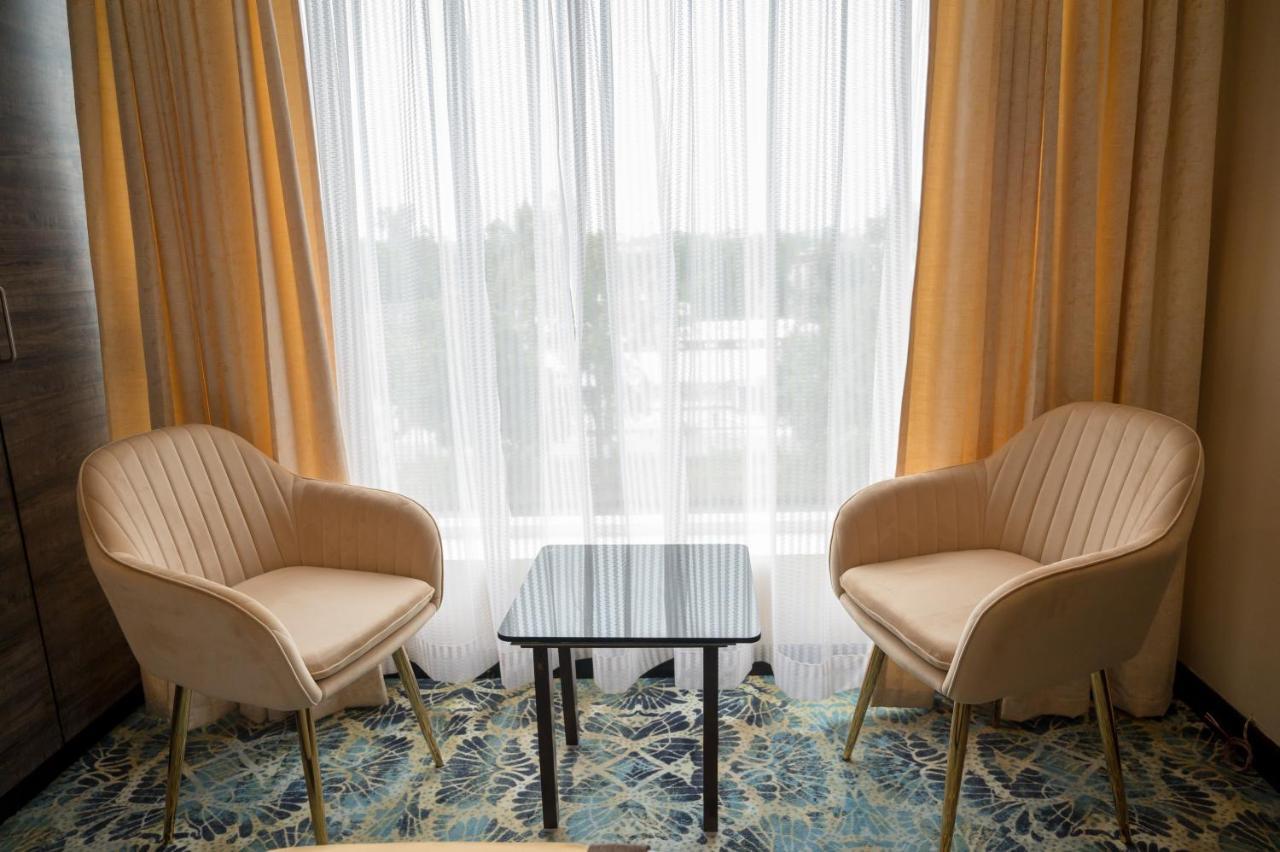 Golden Retreat Otel Baharampur Dış mekan fotoğraf