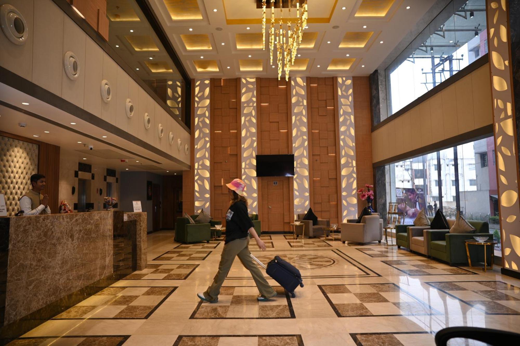 Golden Retreat Otel Baharampur Dış mekan fotoğraf
