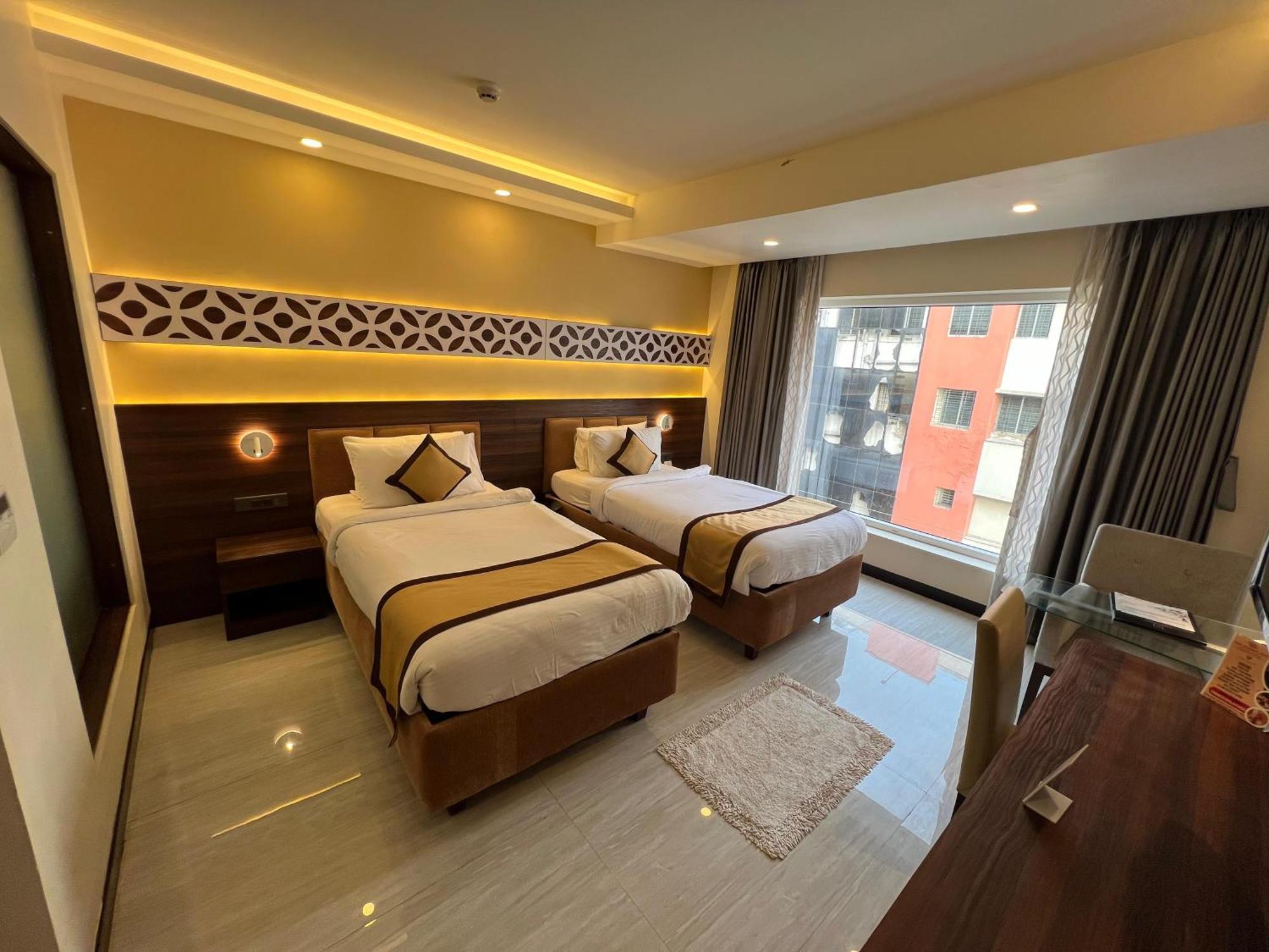 Golden Retreat Otel Baharampur Dış mekan fotoğraf