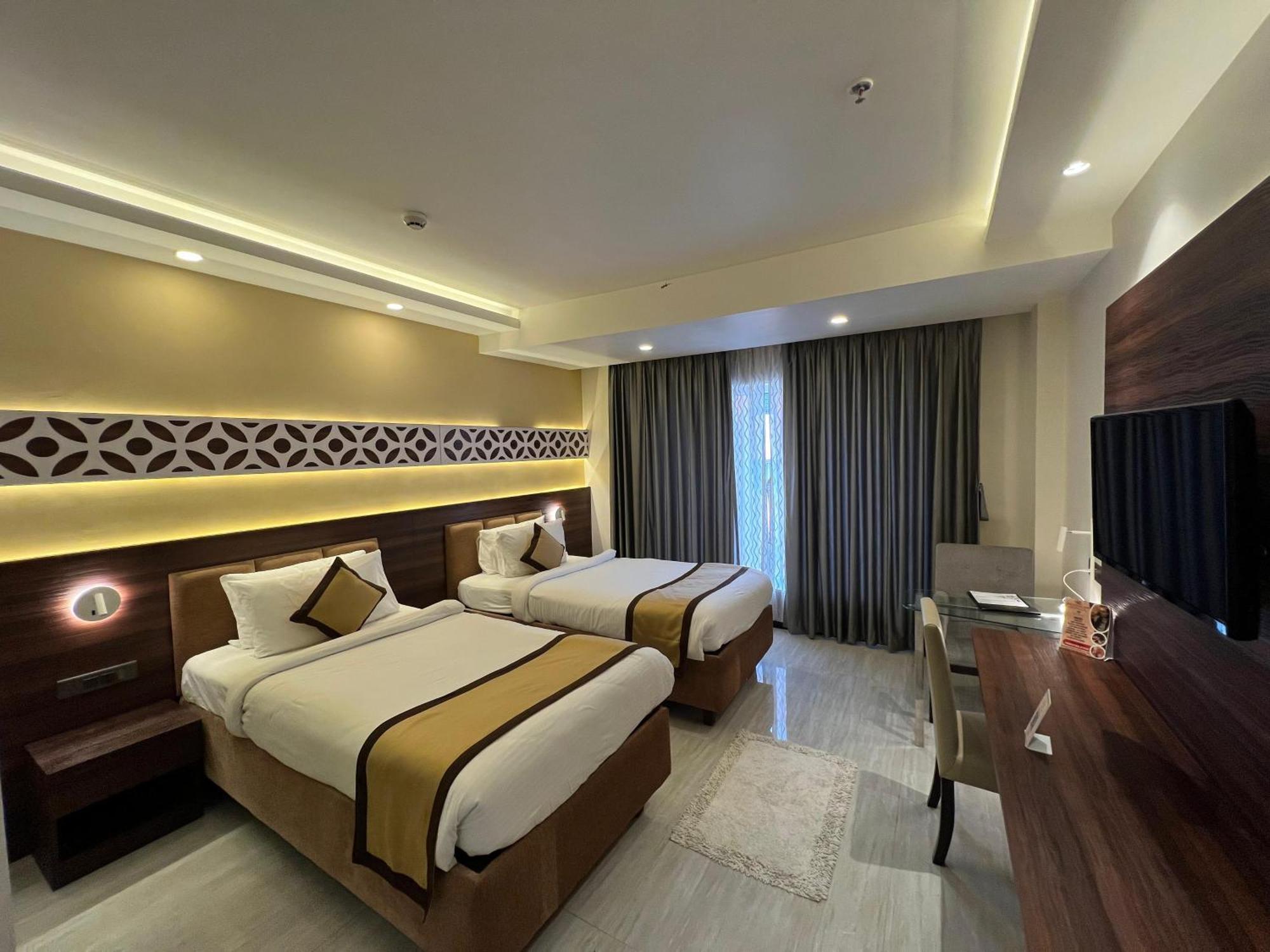 Golden Retreat Otel Baharampur Dış mekan fotoğraf