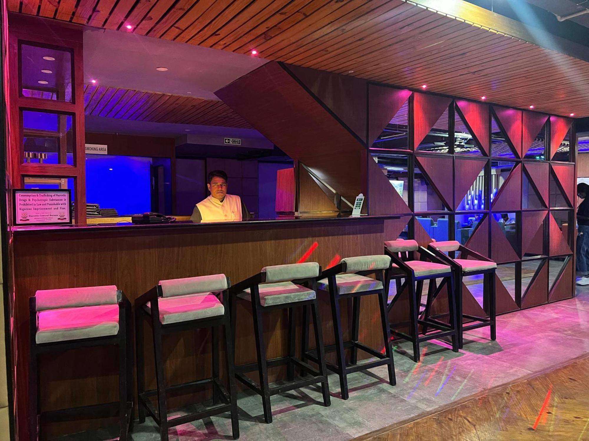 Golden Retreat Otel Baharampur Dış mekan fotoğraf
