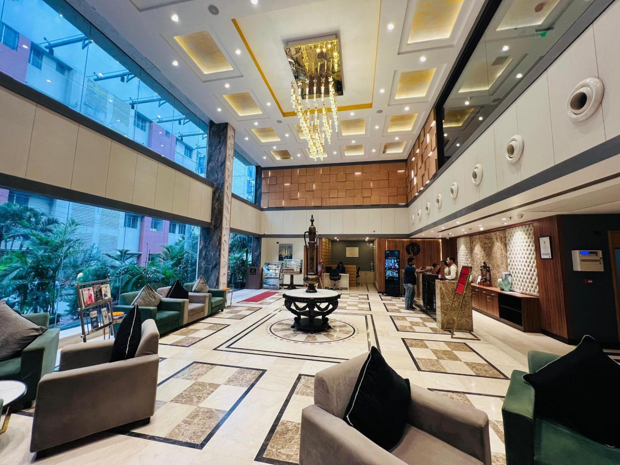 Golden Retreat Otel Baharampur Dış mekan fotoğraf