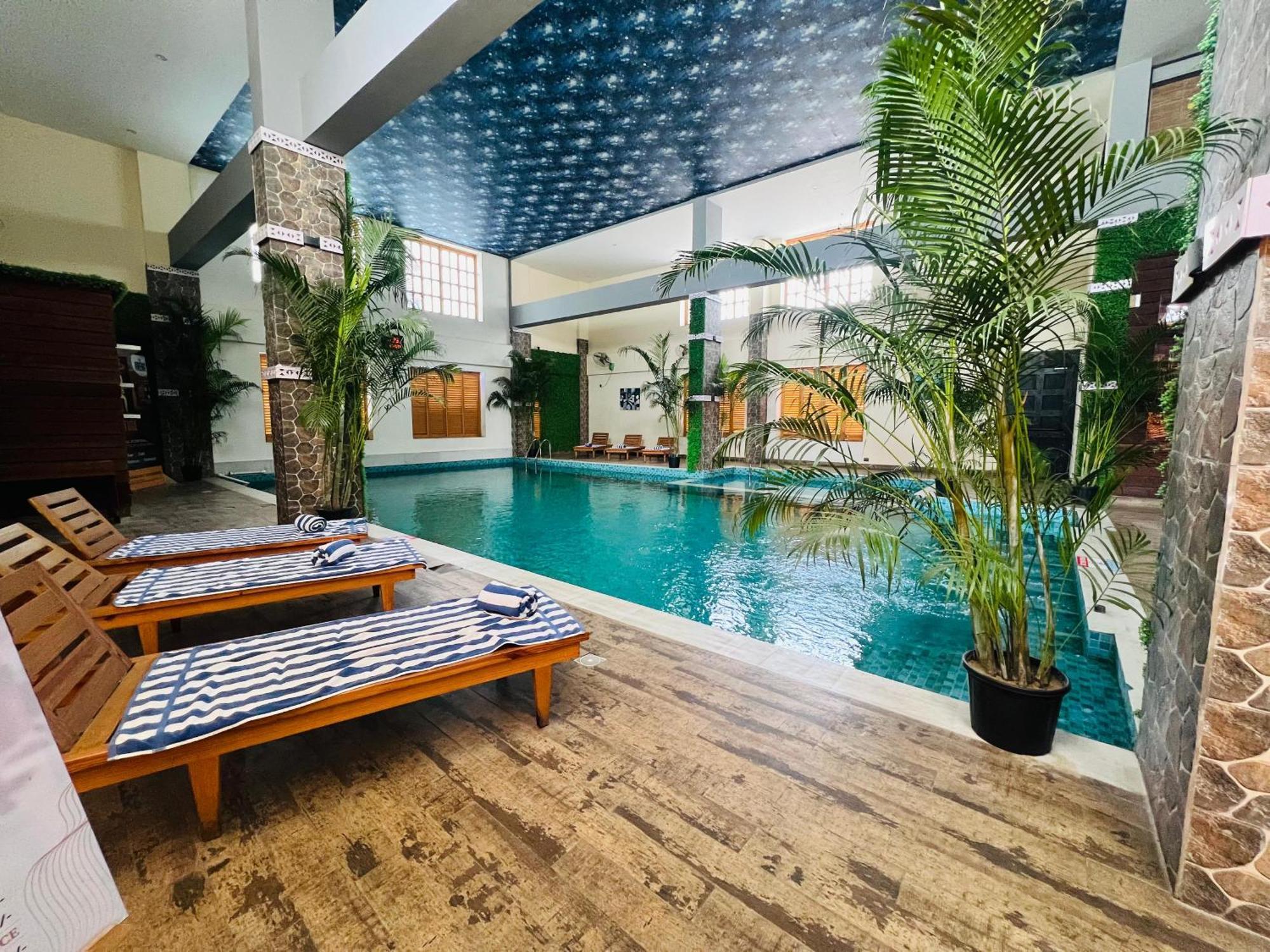 Golden Retreat Otel Baharampur Dış mekan fotoğraf
