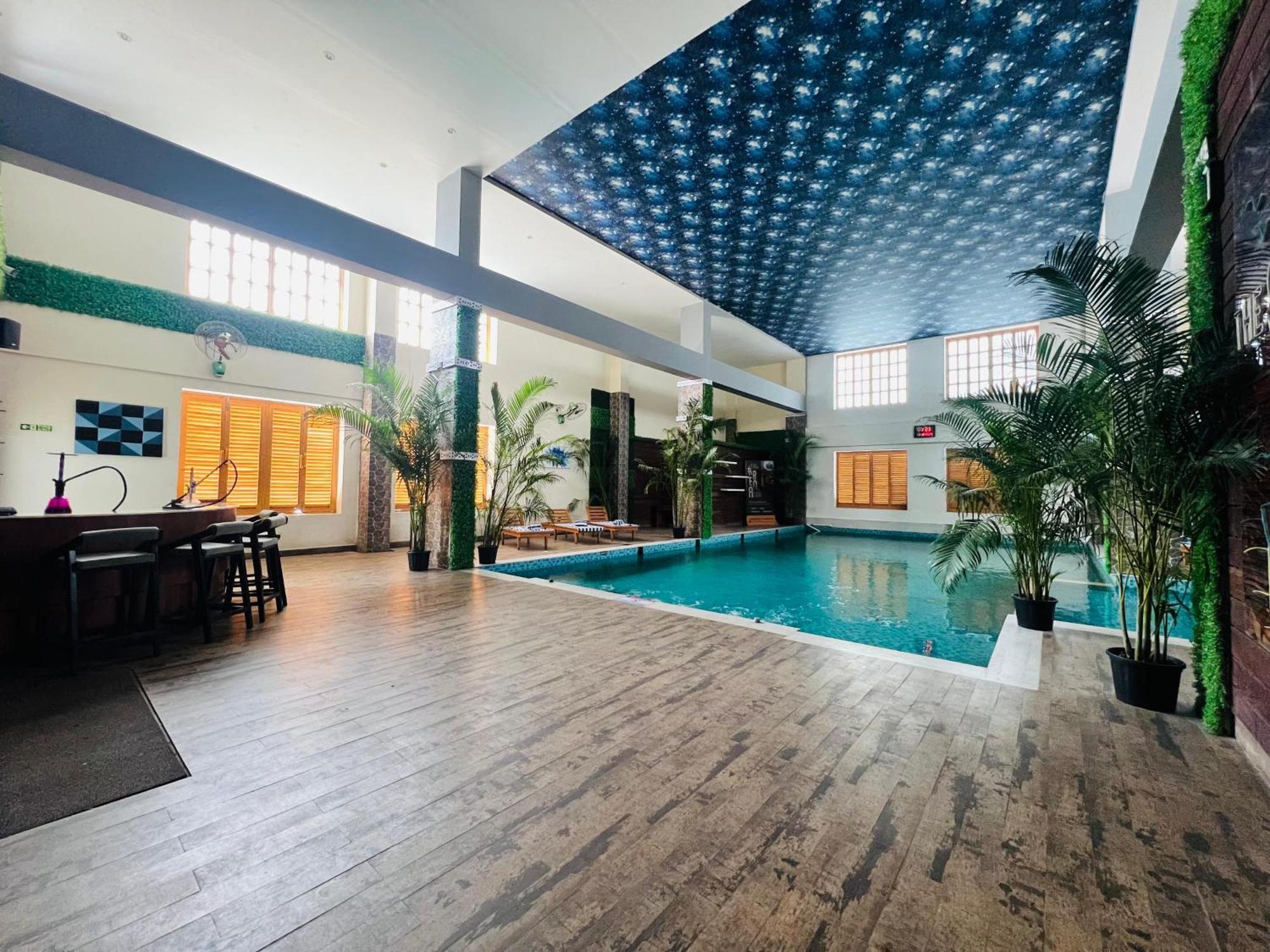 Golden Retreat Otel Baharampur Dış mekan fotoğraf